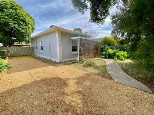 Budget Barossa in Elizabeth