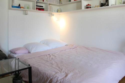 Bright and quiet 25 m apartment - image 11