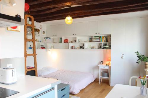 Bright and quiet 25 m apartment - image 12