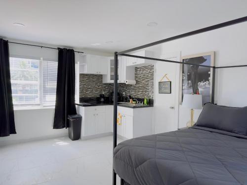 Beachside Oasis, Miami Beach Apt with parking included in Miami Beach, USA