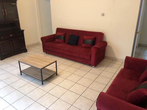 Private 3-bed house convenient to NYC bus and train in Perth Amboy, USA
