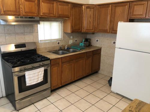 Private 3-bed house convenient to NYC bus and train in Perth Amboy, USA
