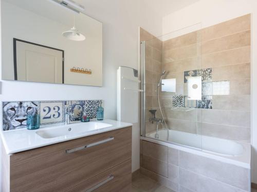 Maison rénovée 12 pers, proche Loudenvielle, Wifi, jardin, navette télécabine à 50m - FR-1-695-56 (Maison renovee 12 pers, proche Loudenvielle, wifi, jardin, terrasse, navette telecabine a 50m - FR-1) in Loudenvielle