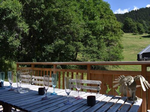 Chalet 5 pièces pour 12 pers. avec cheminée et animaux acceptés - FR-1-180-616 (Chalet 5 pieces pour 12 pers. avec cheminee et animaux acceptes - FR-1-180-616) in ลา กิตตาซ