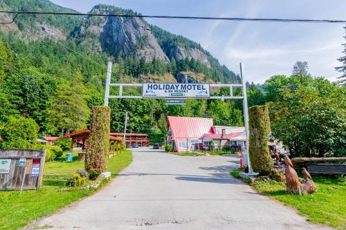 Holiday Motel & RV Resort