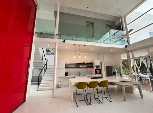 Konyha, Casa con piscina y campo de golf in Girardot