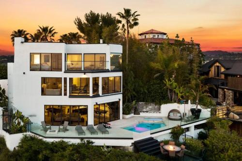 Modern 3 BD Sunset Strip Jetliner View Villa