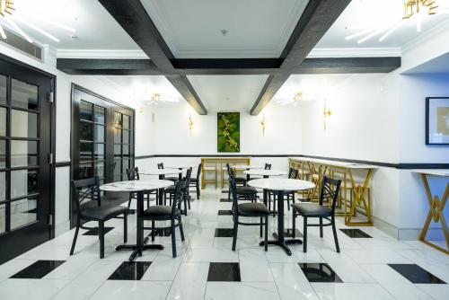 Ascot Suites - image 7