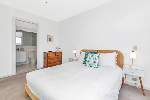 'The Hindmarsh' Hotel-style Pad with Hills Panorama