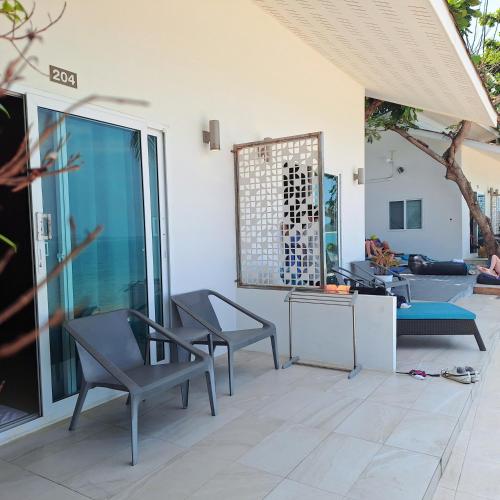 Superior Beachfront image 8