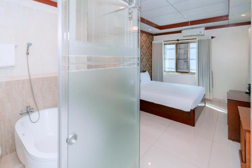 Superior Double Room image 6