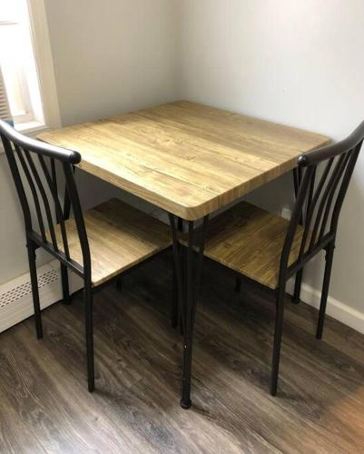 المرافق, Private 2-bedroom with free parking and direct bus to NYC Manhattan only 2 blocks away in ليندن / نيوجيرسي