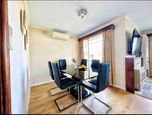 Nice 3 bedroom House Mt Waverley in Mount Waverley