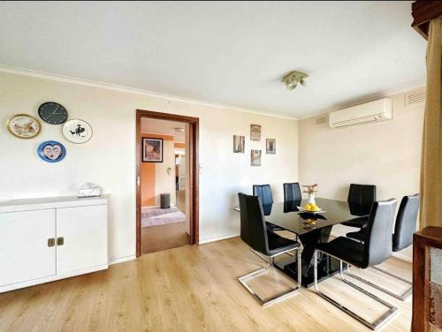 Nice 3 bedroom House Mt Waverley in Mount Waverley