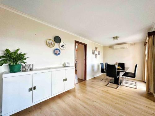 Nice 3 bedroom House Mt Waverley in Mount Waverley