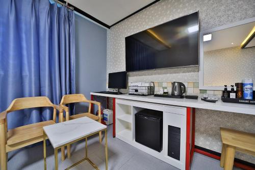 Hotel Danube Seomyeon Room Type - Deluxe Double or Twin Room