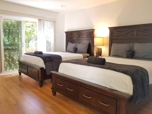 Luxury and Spacious 5 bedroom private house by Melrose WIFI TV Backyard Free Parking close to the Grove Hollywood Walk of Fame, Los Angeles (fotografie 2)
