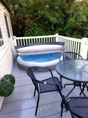 57 Hottub Haven Tattershalllakes 6 Berth