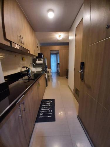 Cozy Shore Residence with balcony near Mall of Asia & airport, Manila (photo 5)