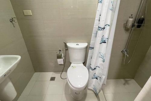 Cozy Shore Residence with balcony near Mall of Asia & airport, Manila (photo 6)