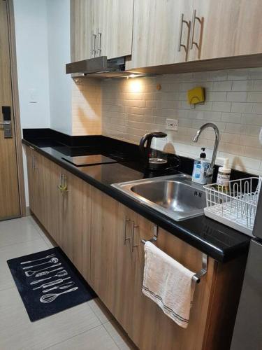 Cozy Shore Residence with balcony near Mall of Asia & airport, Manila (photo 7)