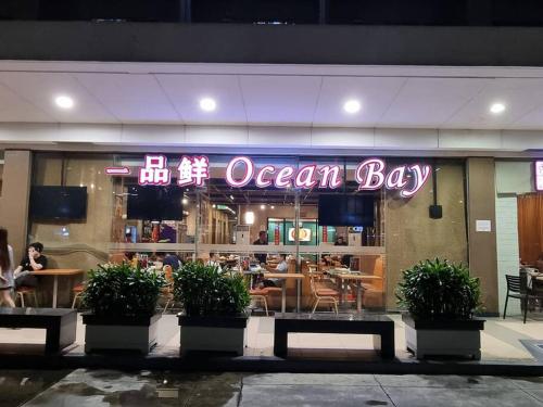 Cozy Shore Residence with balcony near Mall of Asia & airport, Manila (photo 10)