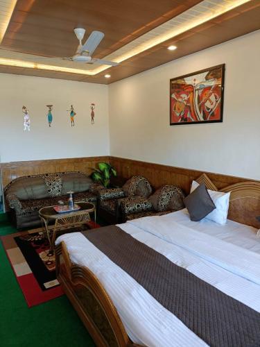 Hotel Tribhuvan Ranikhet Near Mall Road - Mountain View -Parking Facilities - Excellent Customer Service Awarded - Best Seller