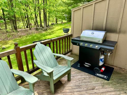 The Outpost Camelback Walk to Ski, Swim, and Fun! in Tannersville, USA