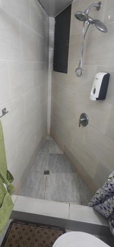 Full size 2 bedrooom 2 bath condo split - image 5