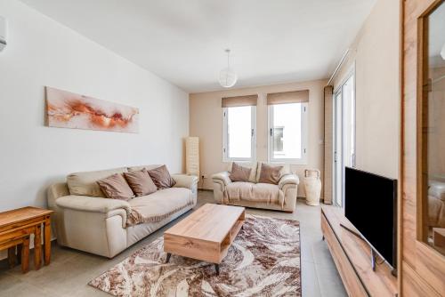 Steni Views Apartment by Ezoria Villas Steni Views Apartment by Ezoria Villas