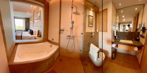 room detail thumbnail 2