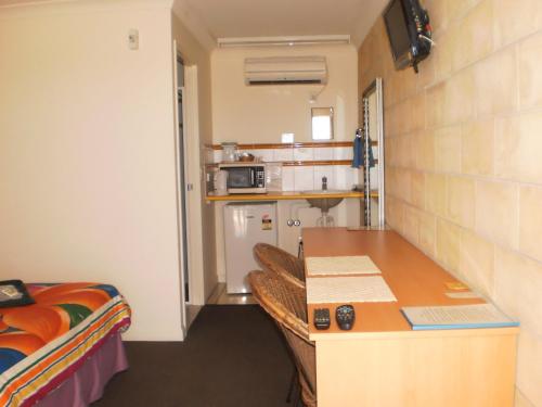 1 king bed, 1 twin bed