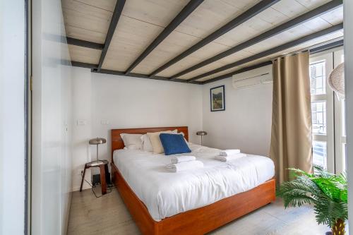 Modern flat a few steps from the Trevi Fountain