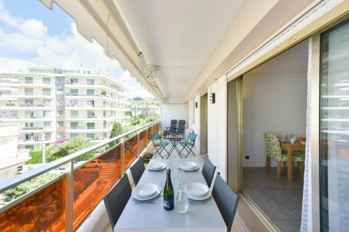Renovated 1Br apartment terrace walk to beach in Pointe Croisette