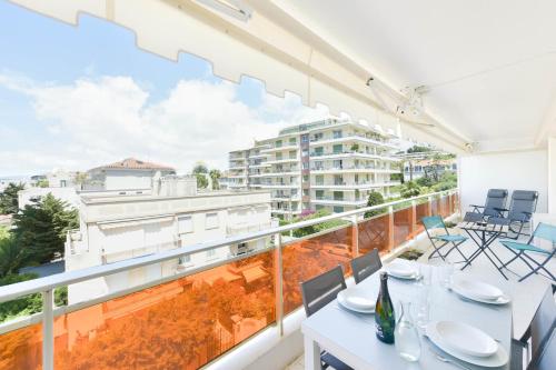Renovated 1Br apartment terrace walk to beach in Pointe Croisette