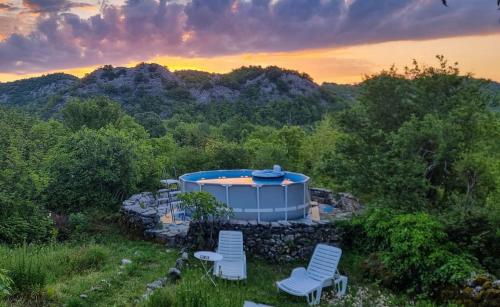 Sunny Valley - Traditional house in Rijeka Crnojevica