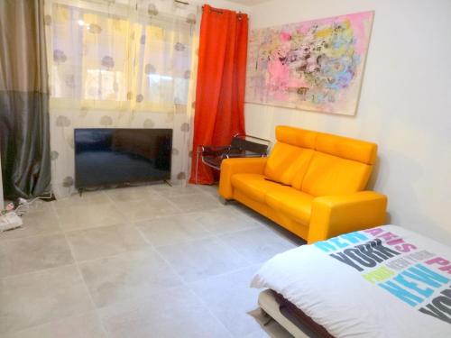 CENTRAL ARTIST Studio 42m2 5 minuts from niceville SNCF