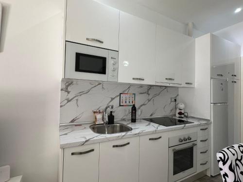 A1 - Apartamento en La Carihuela, 2 dormitorios, Wifi, a 100 metros de la playa, Torremolinos (Foto 8)