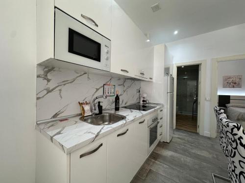 A1 - Apartamento en La Carihuela, 2 dormitorios, Wifi, a 100 metros de la playa, Torremolinos (Foto 10)