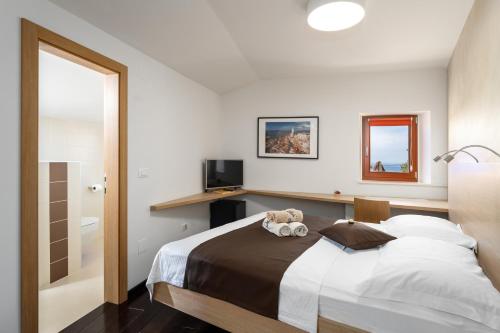 1 queen bed