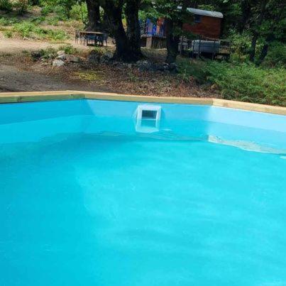 Úszómedence, Roulotte avec piscine la jonquille in Valgorge