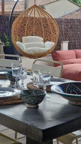 Le Relais Cohola - Magnifique maison provençale haut standing avec piscine, jardins, garages fermés (Le Relais Cohola - Magnifique maison provencale haut standing avec piscine, jardins, garages fermes) in Beaumes De Venise