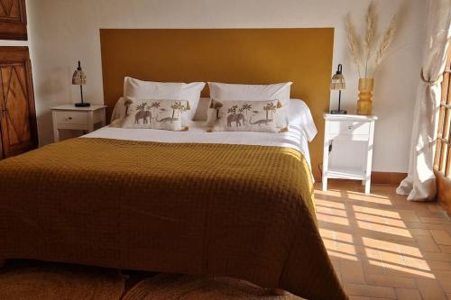 Le Relais Cohola - Magnifique maison provençale haut standing avec piscine, jardins, garages fermés (Le Relais Cohola - Magnifique maison provencale haut standing avec piscine, jardins, garages fermes) in Beaumes De Venise