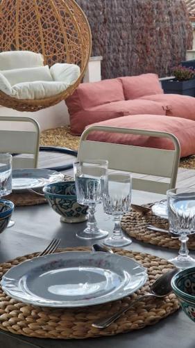 Le Relais Cohola - Magnifique maison provençale haut standing avec piscine, jardins, garages fermés (Le Relais Cohola - Magnifique maison provencale haut standing avec piscine, jardins, garages fermes) in Beaumes De Venise