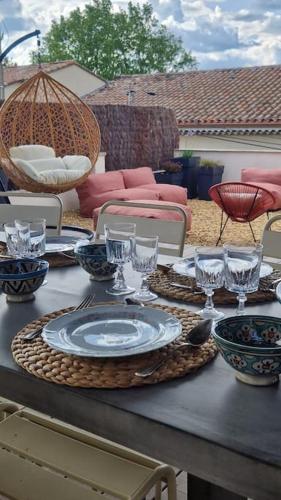 Le Relais Cohola - Magnifique maison provençale haut standing avec piscine, jardins, garages fermés (Le Relais Cohola - Magnifique maison provencale haut standing avec piscine, jardins, garages fermes) in Beaumes De Venise