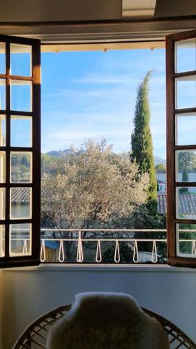 Le Relais Cohola - Magnifique maison provençale haut standing avec piscine, jardins, garages fermés (Le Relais Cohola - Magnifique maison provencale haut standing avec piscine, jardins, garages fermes) in Beaumes De Venise