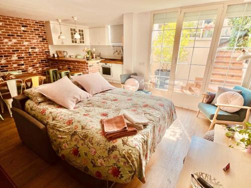 Loft de estilo industrial con jardín y garaje privados (Loft de estilo industrial con jardin y garaje privados) in Zorrilla