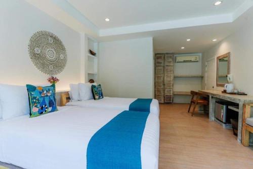 Premium Deluxe Twin Room image 5