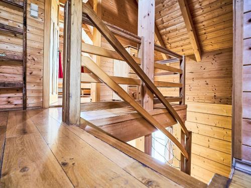 Chalet Slunecni vrsek by Interhome in 哥雷諾夫
