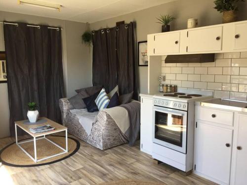 Cute Private Studio Flat with AIRCON! photo 4